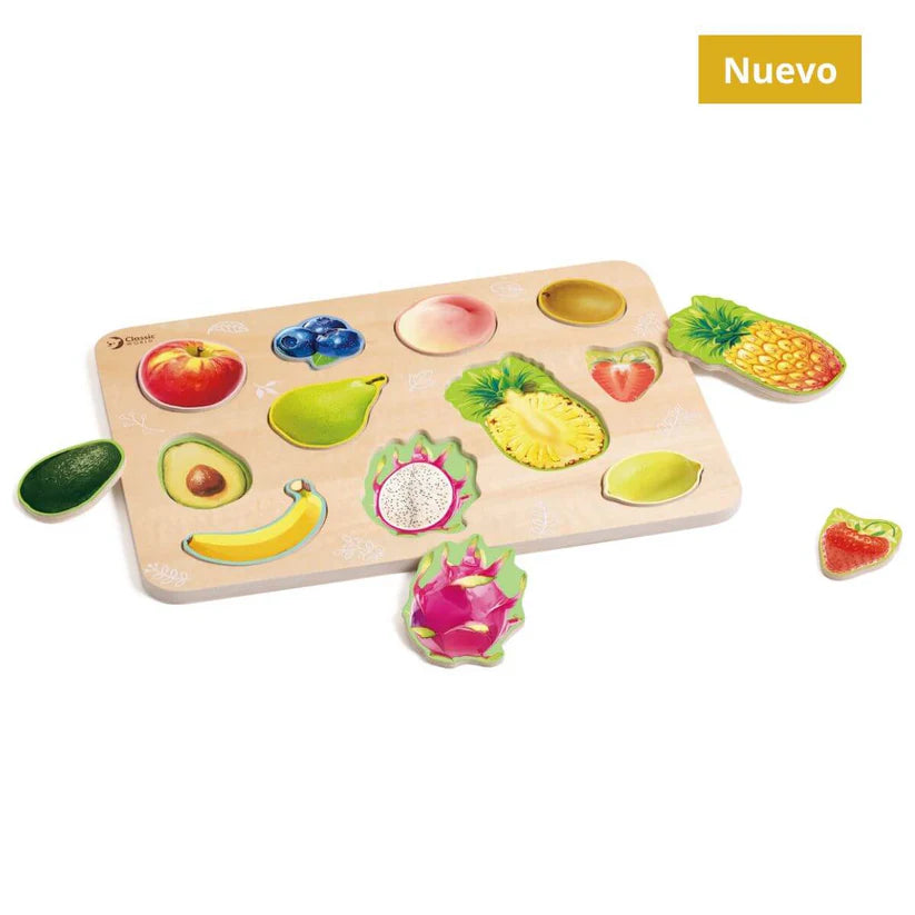 Classic World Puzzle de encaixe Frutas em madeira, com algumas peças de frutas (ananás, morango, pitaya) fora do tabuleiro, mostrando os detalhes e cores vibrantes.