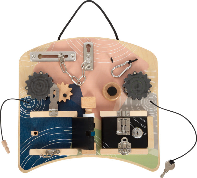 Outro ângulo do quadro de atividades small foot, destacando a sua construção robusta e o design moderno e apelativo.