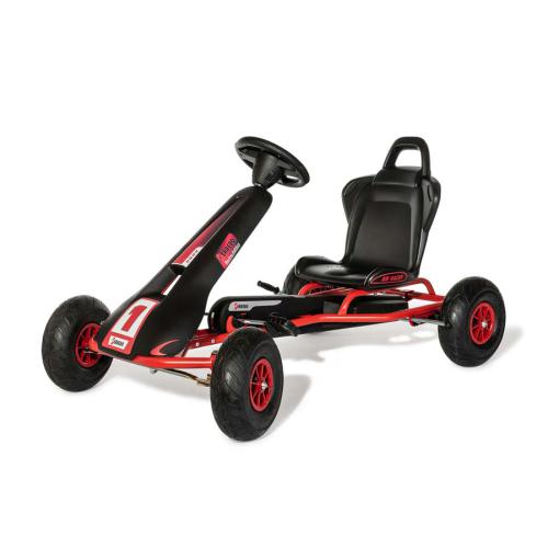 Gokart a pedais RollyToys preto e vermelho, visto de uma perspetiva ligeiramente diferente, destacando o assento ergonómico e o volante.
