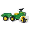 Trator de pedais RollyToys John Deere verde e amarelo com reboque destacável, ideal para brincadeiras ativas.