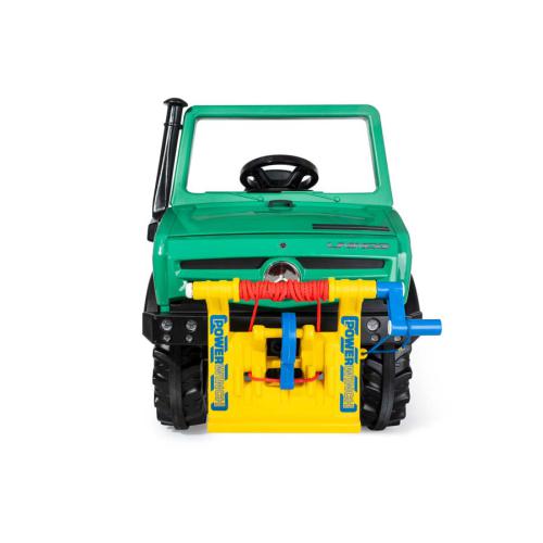 Vista frontal do RollyToys Unimog Mercedes verde, destacando o acessório de guincho funcional amarelo e azul com corda vermelha.