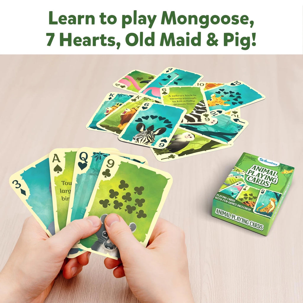 Mãos a segurar várias cartas de jogar espalhadas, mostrando ilustrações de animais e números, com um baralho fechado ao lado, ilustrando os jogos Mongoose, 7 Hearts, Old Maid & Pig.