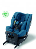 Cadeira auto azul royal, com sistema ISOFIX, em vista frontal com design acolchoado.