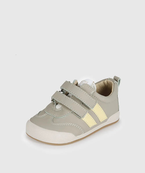 Sapatilha Blanditos Milan Verde (Cinzento/Amarelo) - vista lateral. Calçado infantil Barefoot respeitador, sola zero drop e biqueira reforçada. Calçado Barefoot Flexível.