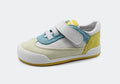 Vista de lado da sapatilha Blanditos Modena 2025 Amarelo (amarelo, azul claro, branco). Calçado barefoot e respeitador para criança, com sola zero drop e velcro.