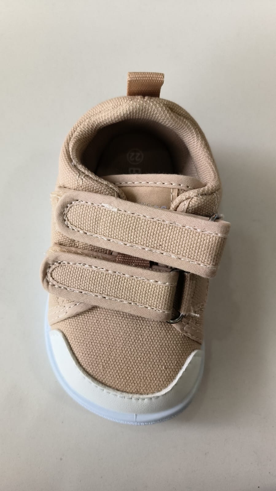 Sapatilha de lona Blanditos by Crio's vista frontal com velcro