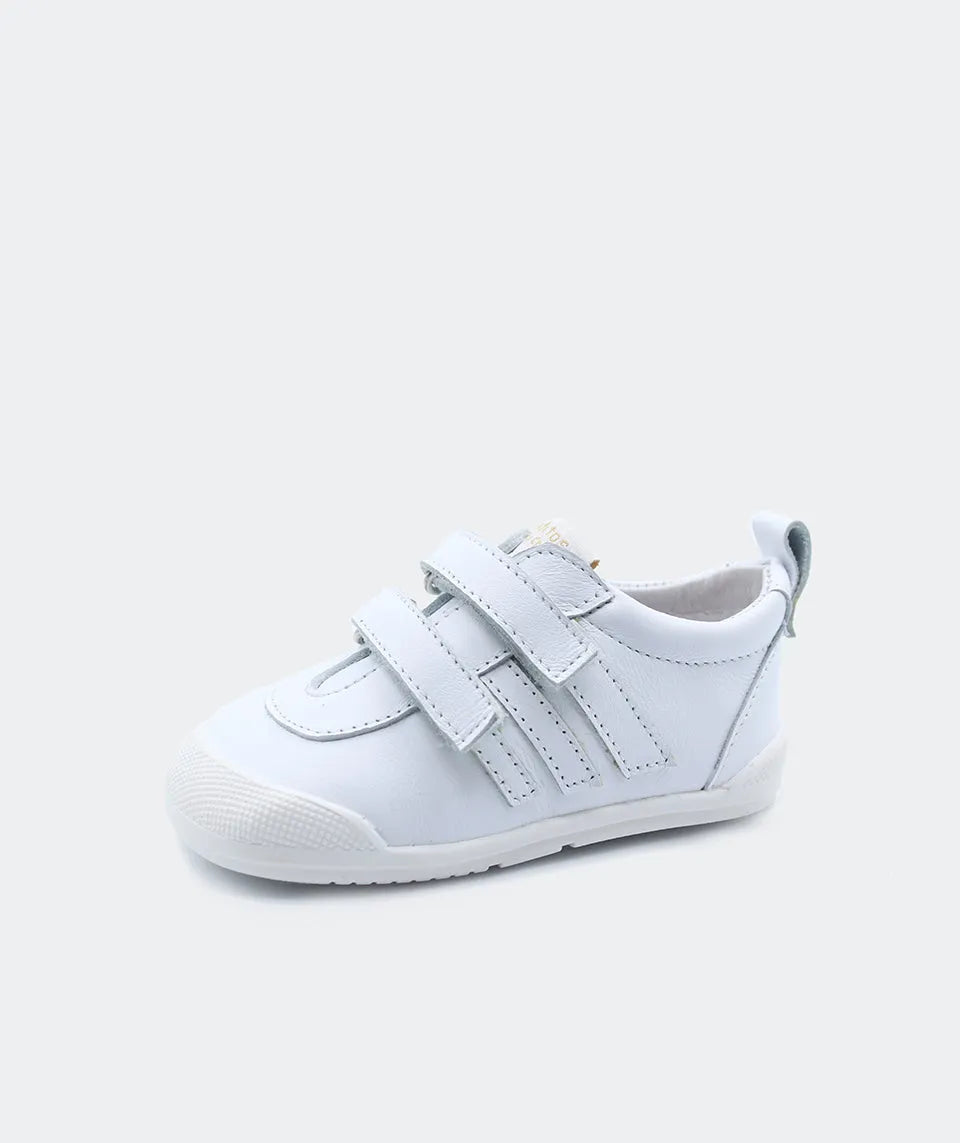 Sapatilha infantil Blanditos Luna cor Blanco (totalmente branco), vista lateral. Calçado barefoot respeitador branco com fecho de velcro e sola fina flexível.