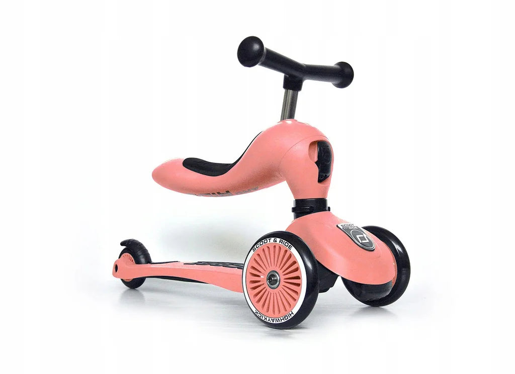 Imagem de estúdio da Trotinete Scoot & Ride Highwaykick 1 na cor rosa, configurada como bicicleta de equilíbrio de 3 rodas.