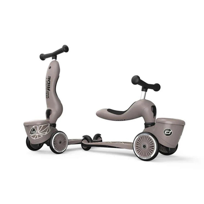 Scoot & Ride Highwaykick 1 Lifestyle: comparação lado a lado das configurações triciclo (sentado) e trotinete (em pé).