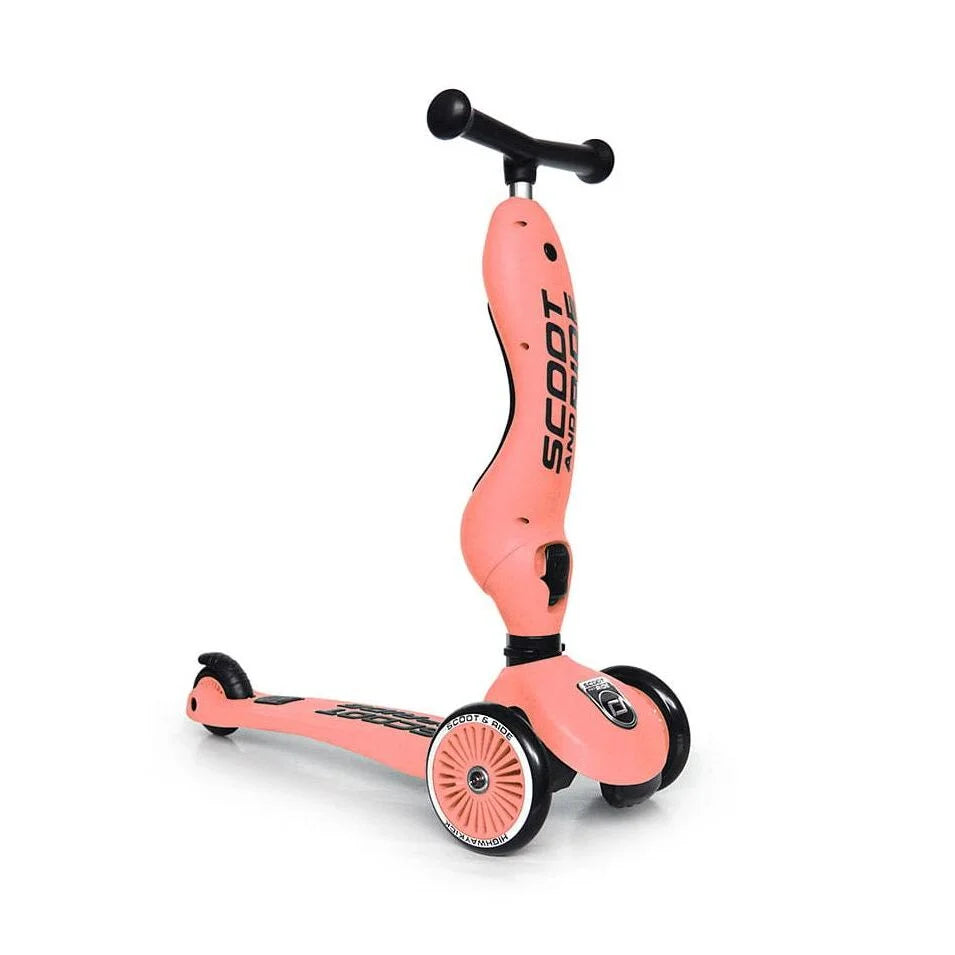 Imagem de estúdio da Trotinete Scoot & Ride Highwaykick 1 na cor rosa, configurada no modo trotinete de 3 rodas.