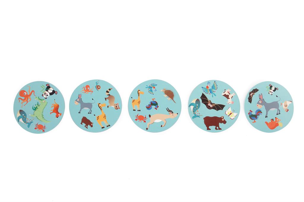 Conjunto de cinco cartas circulares do jogo Scratch Raccoon Match dispostas em linha, mostrando uma variedade de animais.