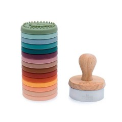 Conjunto de 15 carimbos de bolachas Monneka em silicone empilhados e o cabo de madeira com cortador de aço inoxidável.
