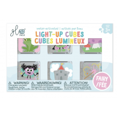 Embalagem dos GloPals Cubos de Luz para Água 6unid com tema Fairy/Fée, mostrando os seis cubos com ilustrações de rã, fada, cogumelo, varinha mágica, castelo e criatura verde.