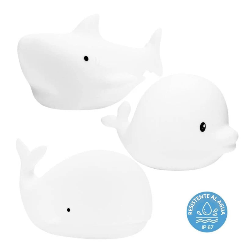 As três lâmpadas Rabbit e Friends Oceano (tubarão, golfinho, baleia) em branco, com selo de "RESISTENTE À ÁGUA IP 67".