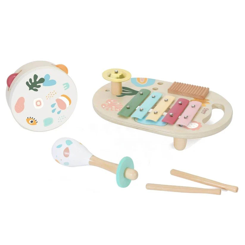 Conjunto completo do Classic World Set Musical Iris, incluindo um xilofone de madeira com platillos e rascador, uma pandeireta e uma maraca, dispostos sobre fundo branco.