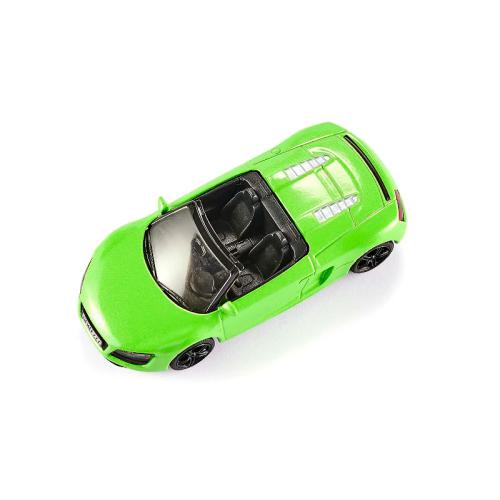 Vista superior oblíqua da miniatura Audi R8 Spyder verde da SIKU, destacando o tejadilho aberto e os detalhes do habitáculo.