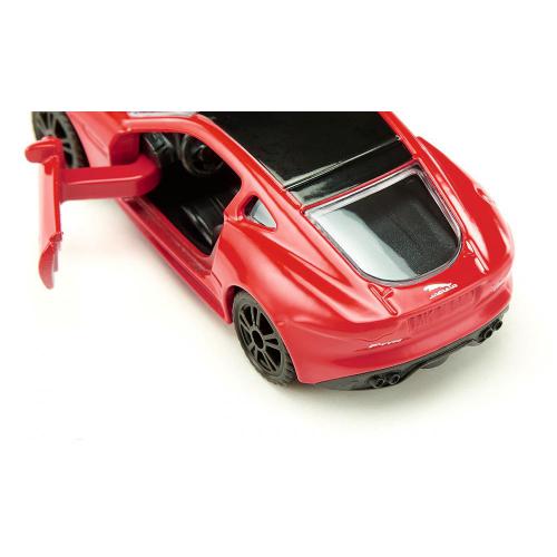 Detalhe da traseira e porta aberta da miniatura Jaguar F-TYPE R vermelha, focando nos escapes e interior.