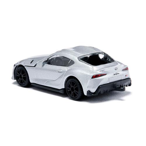 Miniatura SIKU Toyota GR Supra prateada, vista em ângulo traseiro, realçando a traseira e as jantes pretas.