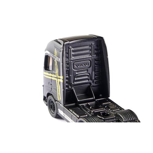 Vista traseira da cabine da miniatura Volvo FH16 SIKU, mostrando o interior em relevo com a inscrição "VOLVO".