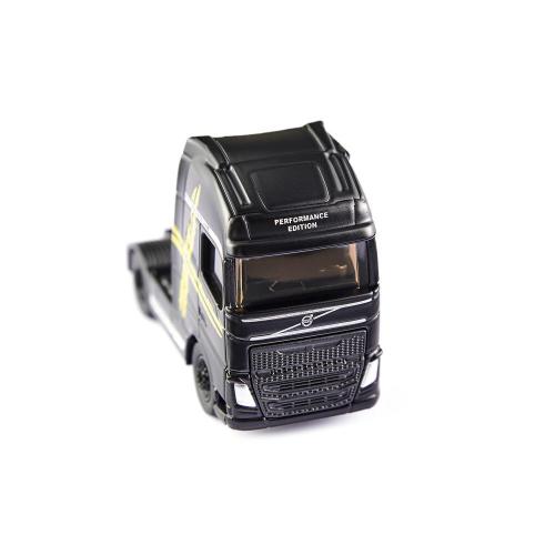 Miniatura SIKU Volvo FH16 Performance Edition preta, vista superior frontal, destacando a cabine e os gráficos amarelos.