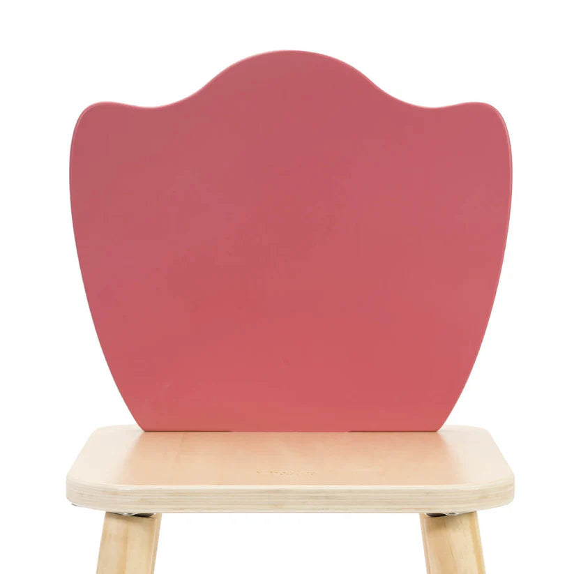 Encosto da cadeira de madeira Classic World Grace em rosa, com design curvo e elegante.