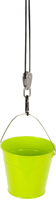 Balde de metal verde-lima suspenso por um sistema de polia e corda, demonstrando o uso em altura.