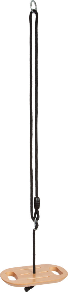 Vista vertical do baloiço em disco small foot, mostrando o assento de madeira, as cordas pretas e o mecanismo de suspensão com anel.