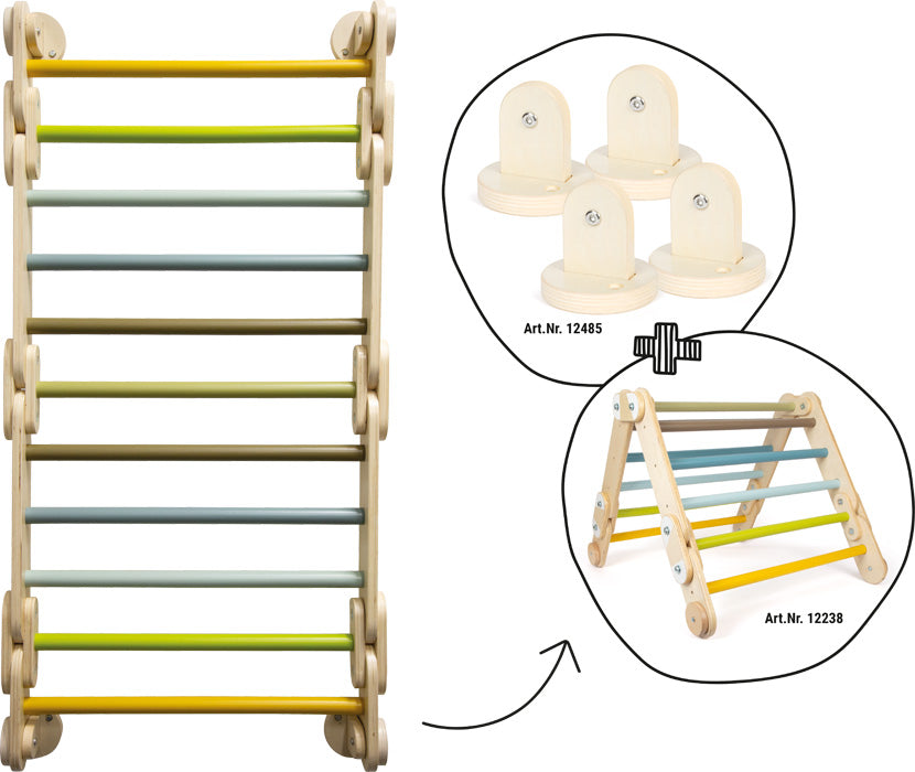 Conjunto 2 em 1 small foot: Barras de parede transformáveis (Art. 12485) e Triângulo de Escalada (Art. 12238) com barras coloridas.