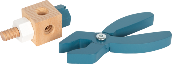 Close-up das ferramentas de brincar em madeira: um bloco de construção com parafuso e porca branca, e um alicate azul, focando na textura e encaixes.