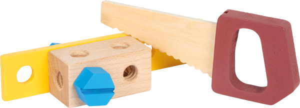 Detalhe de construção em madeira: serra, bloco perfurado, porca azul e peça de suporte vermelha, ilustrando o uso criativo do kit.