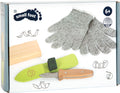Conjunto Small Foot de faca de exterior para crianças com cabo de madeira, lâmina curta e bainha de tecido, ideal para esculpir madeira.
