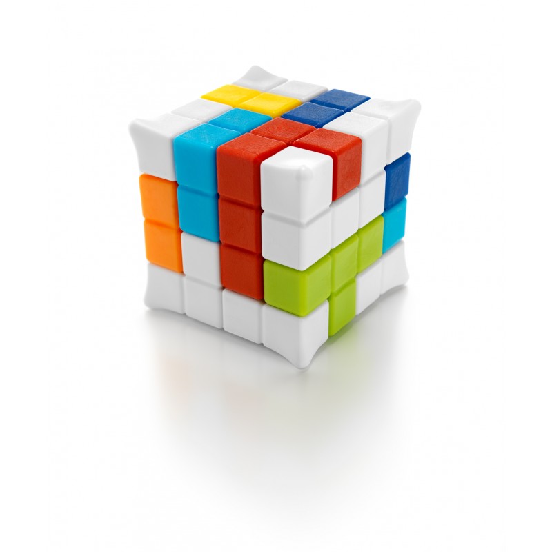 Detalhe do SmartGames Cubo Plug & Play Puzzle montado, com as peças coloridas interligadas, mostrando a complexidade do puzzle.