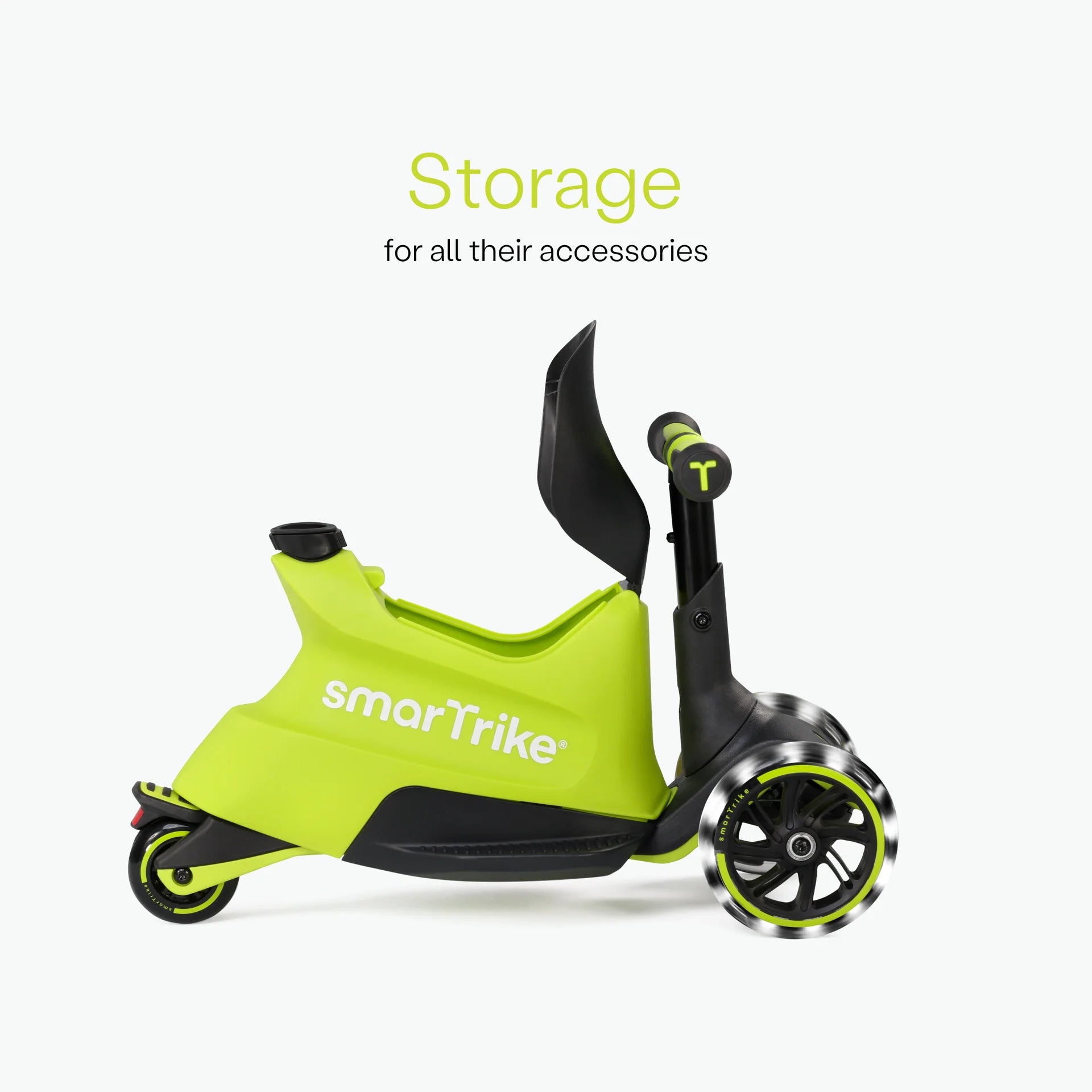 Vista lateral da Smartrike Xtend no modo Ride-on, destacando o assento verde lima e o compartimento de arrumação integrado para acessórios.