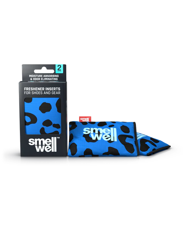 Embalagem e dois sacos SmellWell Active com padrão animal (azul elétrico e preto) para eliminar humidade e maus odores.