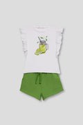 Vista frontal do conjunto Street Monkey: t-shirt branca com estampa de limonada e shorts verdes de cintura ajustável, sobre fundo neutro.