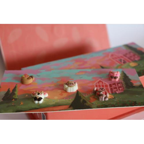 Detalhe dos 5 "Summies" de temática quinta (dinossauros/animais) em relevo sobre o cartão de fundo com cenário de celeiro e paisagem.