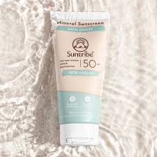 Suntribe Protetor Solar mineral claro SPF50 100ml em embalagem de cana-de-açúcar, com fórmula 100% natural, à prova de água.