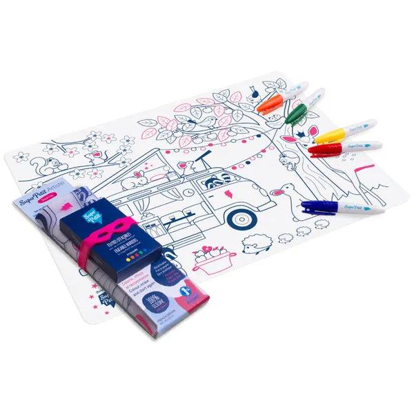 Kit de pintar em silicone SuperPetit com tema espacial, incluindo tapete reutilizável e 5 marcadores laváveis, pronto para colorir.