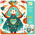 Kit de atividades de colagem Djeco Harmonia com ilustração principal de uma personagem kawaii decorada com strass e folhas metálicas, e a embalagem do produto.