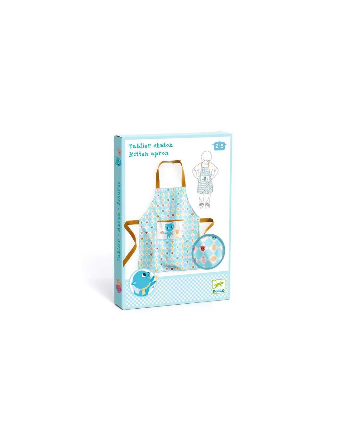 O Avental Gatinho da Djeco para crianças, com padrão axadrezado azul, ícones coloridos, bolso com um gato e alças em tom mostarda.