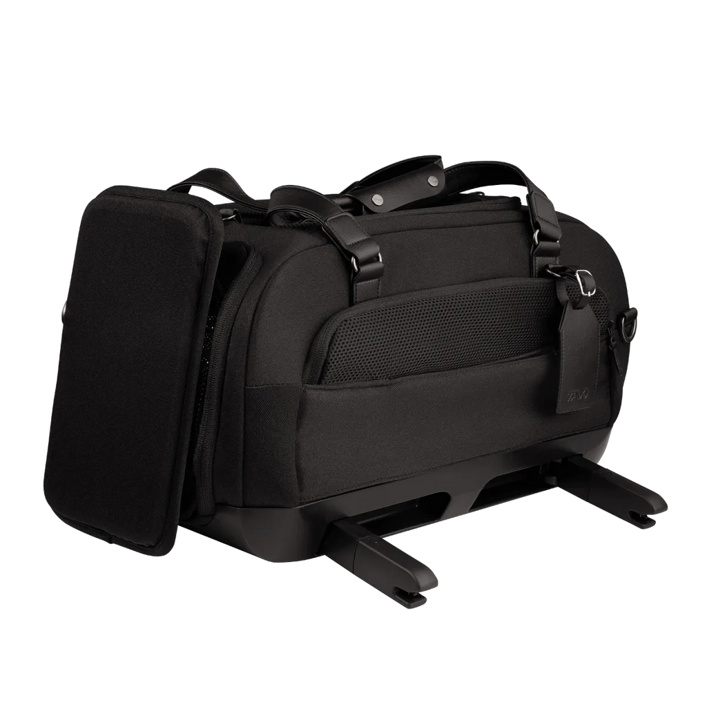 TAVO Dupree II preto visto de lado, com a base ISOFIX e a aba lateral dobrável estendida, em fundo escuro.