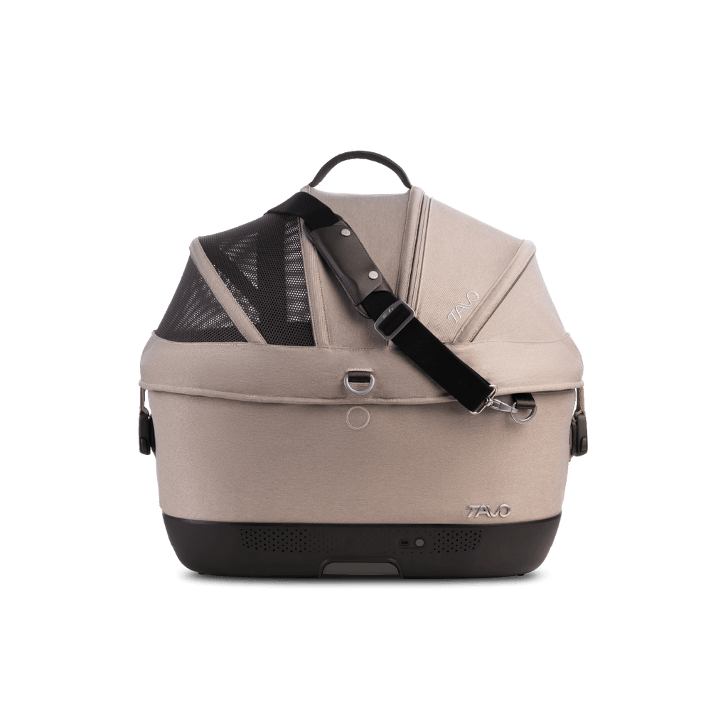 Transportador TAVO MAEVE WIND ISO5X de cor bege claro, visto de frente, com alça de ombro preta e malha de ventilação escura.