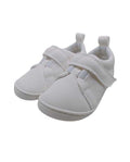 Par de sapatilhas Baby Lobitos Barefoot Deportivas Tiza brancas, vista frontal ligeiramente angular, com fecho de velcro.