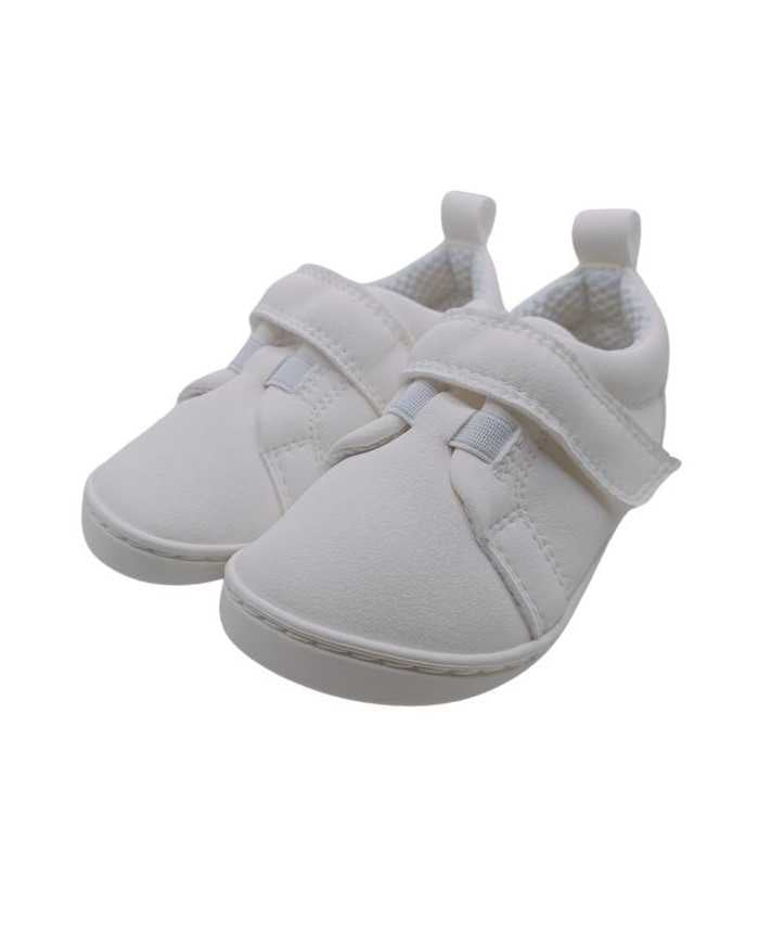 Par de sapatilhas Baby Lobitos Barefoot Deportivas Tiza brancas, vista frontal ligeiramente angular, com fecho de velcro.