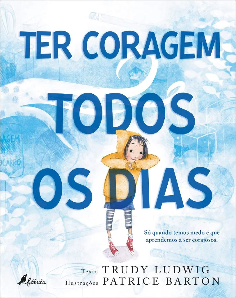 Capa do livro infantil "Ter Coragem Todos os Dias" com uma menina de capuz amarelo num fundo azul com motivos aquáticos.