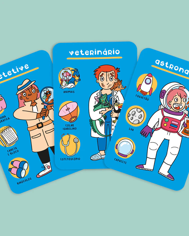 Três cartas ilustradas do jogo: Detetive, Veterinário e Astronauta, mostrando profissão e utensílios associados.