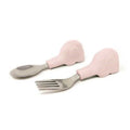 Conjunto de colher e garfo de aprendizagem Tiny Twinkle com cabos em silicone rosa em forma de elefante, sobre fundo branco.