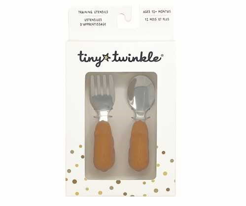 Embalagem branca dos talheres de aprendizagem Tiny Twinkle, exibindo um garfo e uma colher com cabos de silicone laranja em formato de urso.