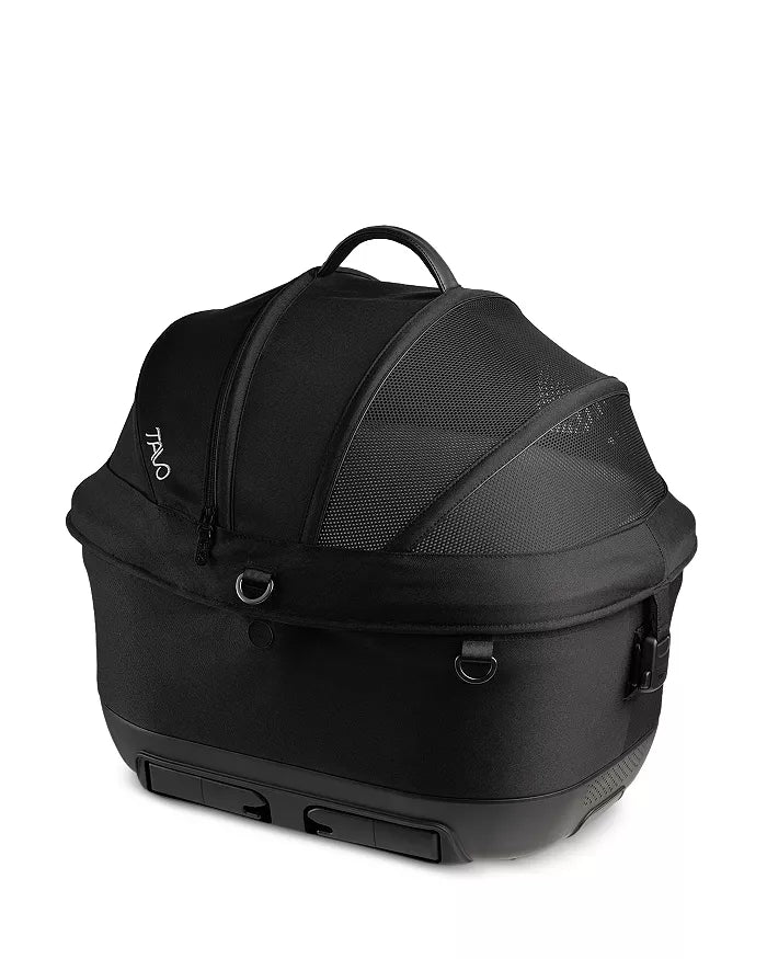 Transportador de segurança TAVO MAEVE preto, visto de lado com capota de malha estendida e asa de transporte.