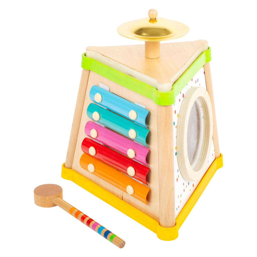 Triângulo musical em madeira small foot, com xilofone, reco-reco, guizos e prato metálico. Brinquedo colorido e educativo para bebés a partir dos 18 meses.